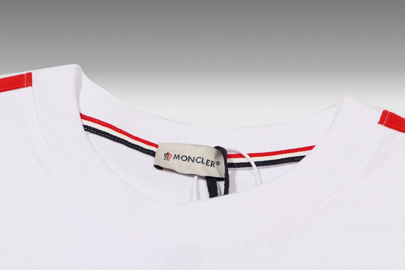 《Moncler~ 》2024New Arrival ， Quality T ， , Versatile Quality ！ ‼ 32 250G ‼ ， ， ， ， T 🤪 Sizes：S-M-L-XL-2XL ：Black，White， ， Same Style